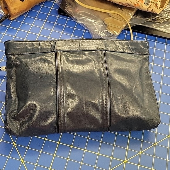 Dove Vintage Zipper Clutch Purse Dark Blue Leather 13 x 7 x 1 - Picture 1 of 9